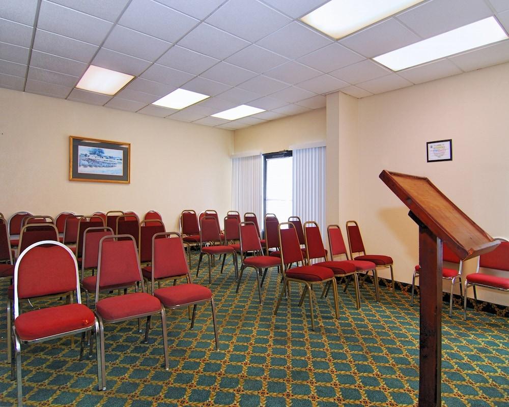 Red Roof Inn Nashville - Music City Екстер'єр фото